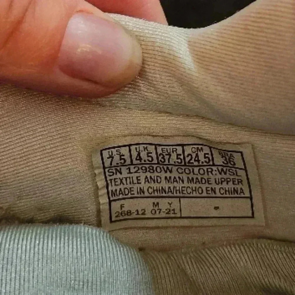 Skechers White Shoes - Picture 2 of 7